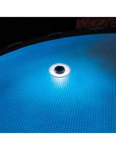 Luz led flutuante Intex para piscinas. Inclui 3 funções diferentes e é adequada para piscinas de até 549 cm. Possui a função de