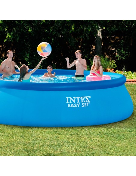 Piscina insuflável Intex da linha Easy Set com capacidade para 12.430 litros de água. Inclui: bomba de cartucho 3.785 l/h, cober