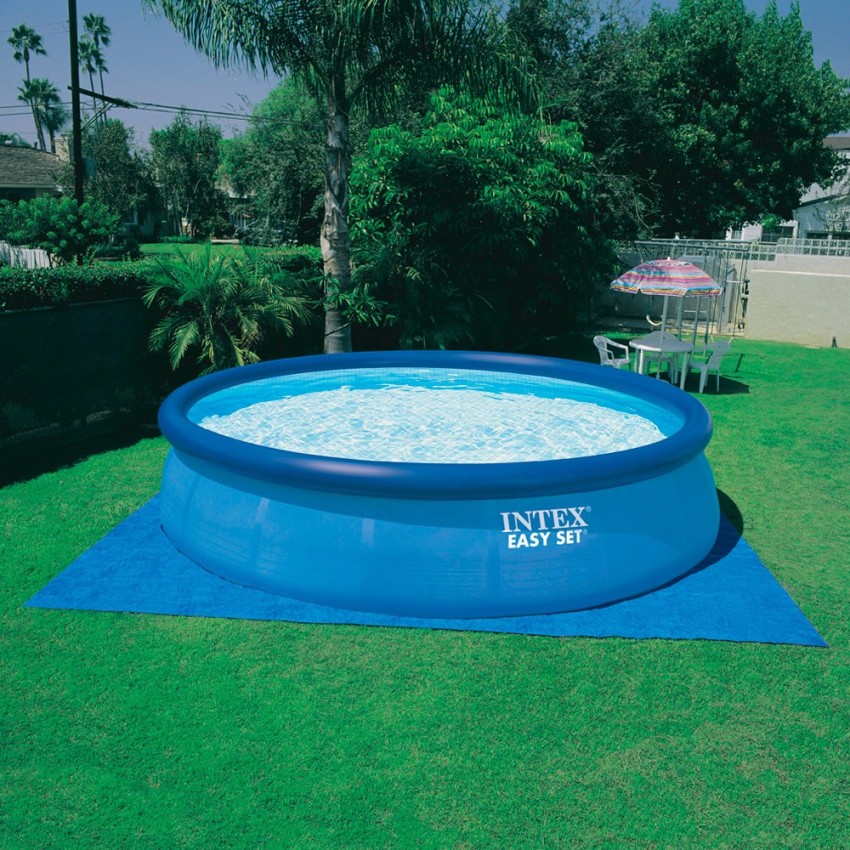Piscina insuflável Intex da linha Easy Set com capacidade para 12.430 litros de água. Inclui: bomba de cartucho 3.785 l/h, cober