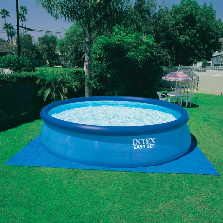 Piscina desmontável Intex com anel superior insuflável. Da linha Easy Set, inclui filtro de cartucho 5.678 l/h, escada de 122 cm