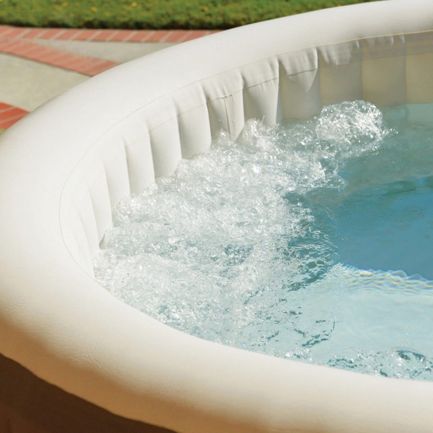 Spa insuflável Intex fabricado com a tecnologia FiberTech e PVC. Sistema de bolhas produzidas por 140 saídas de ar à pressão. In