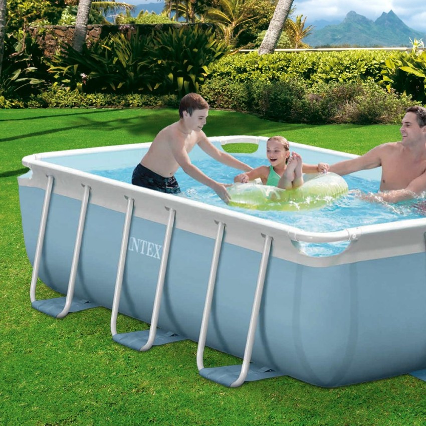 Piscina desmontável tubular Intex. Piscina retangular com lona azul e de estrutura metálica. Da linha Prisma Frame, tem capacida
