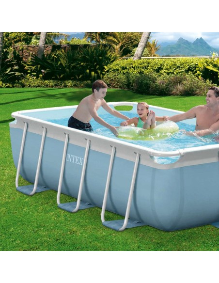 Piscina desmontável tubular Intex. Piscina retangular com lona azul e de estrutura metálica. Da linha Prisma Frame, tem capacida