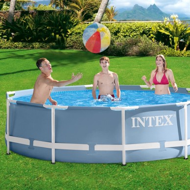 Piscina tubular removível Intex da linha Prisma Frame. Piscina circular de cor azul e estrutura metálica com capacidade para 4.4 2