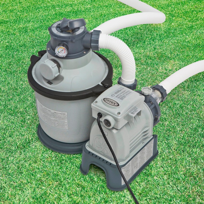 Bomba de areia Intex com capacidade de filtragem de até 4.500L/h com pré-filtro. Adequada para piscinas AGP de até 15.000 L. Cap