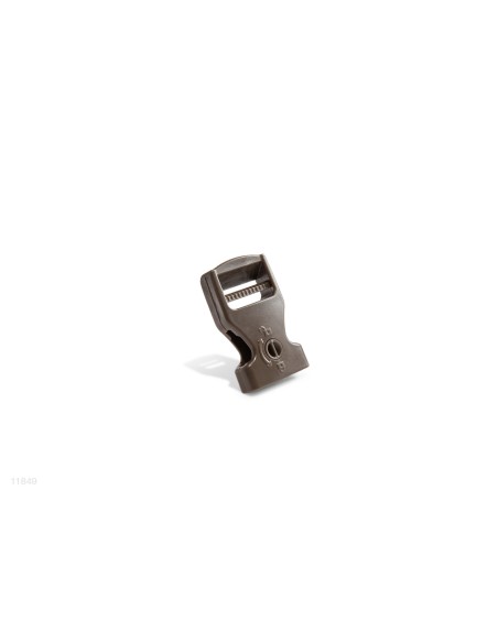 Peça de plástico utilizada como fêmea do fecho de segurança da cobertura dos Pure Spa, de cor castanho chocolate.
