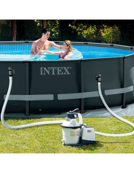Bomba de areia INTEX Krystal Clear com capacidade de filtragem 4.500 litros/hora, função de programação e pré-filtro. Adequada p