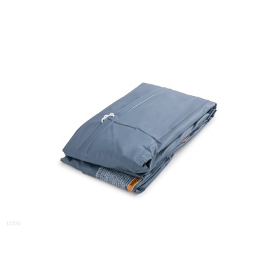 Cobertura para piscina Prisma Ultra Frame de 488x244x107cm fabricado com vinil resistente, dispõe de pequenos orifícios para evi